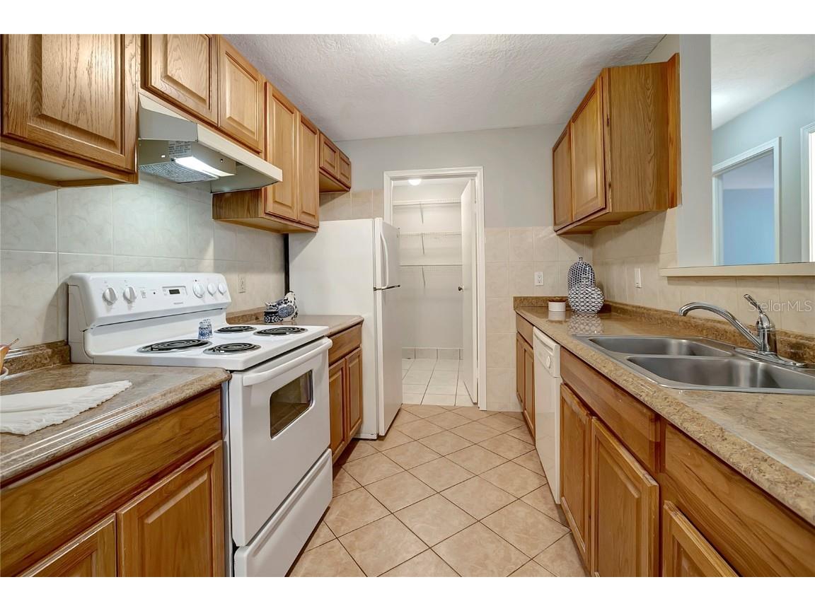1400 Gandy Boulevard N #1504 Saint Petersburg FL 33702 TB8460955 image16