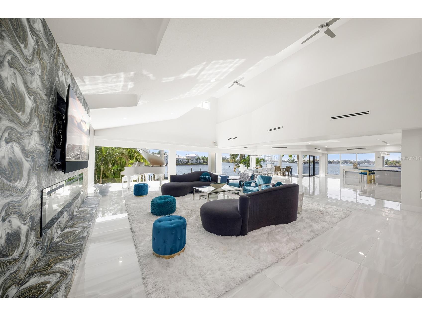 1400 Siesta Drive Sarasota FL 34239 A4678496 image8