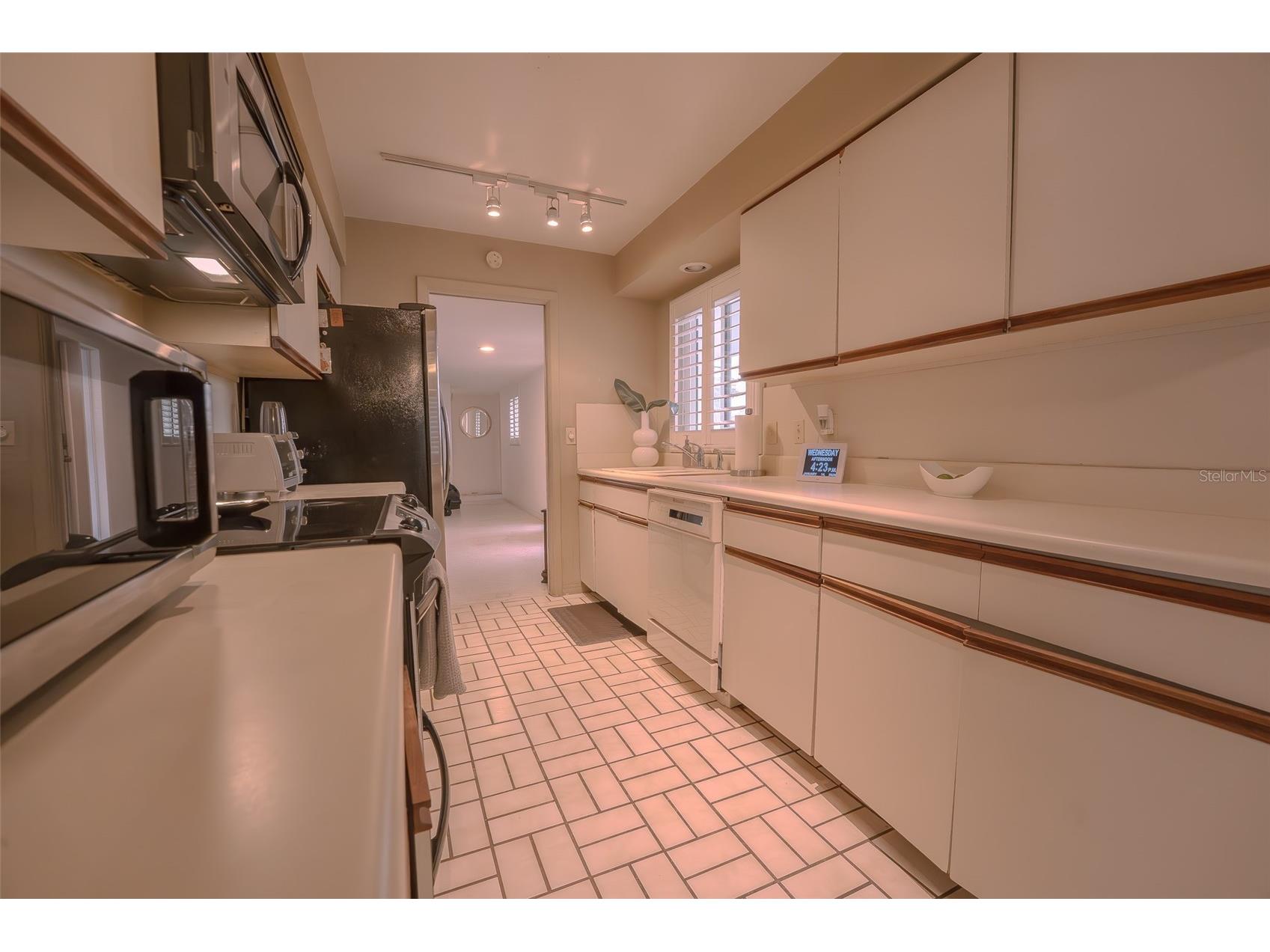 14001 Yacht Club Boulevard Seminole FL 33776 TB8464265 image11