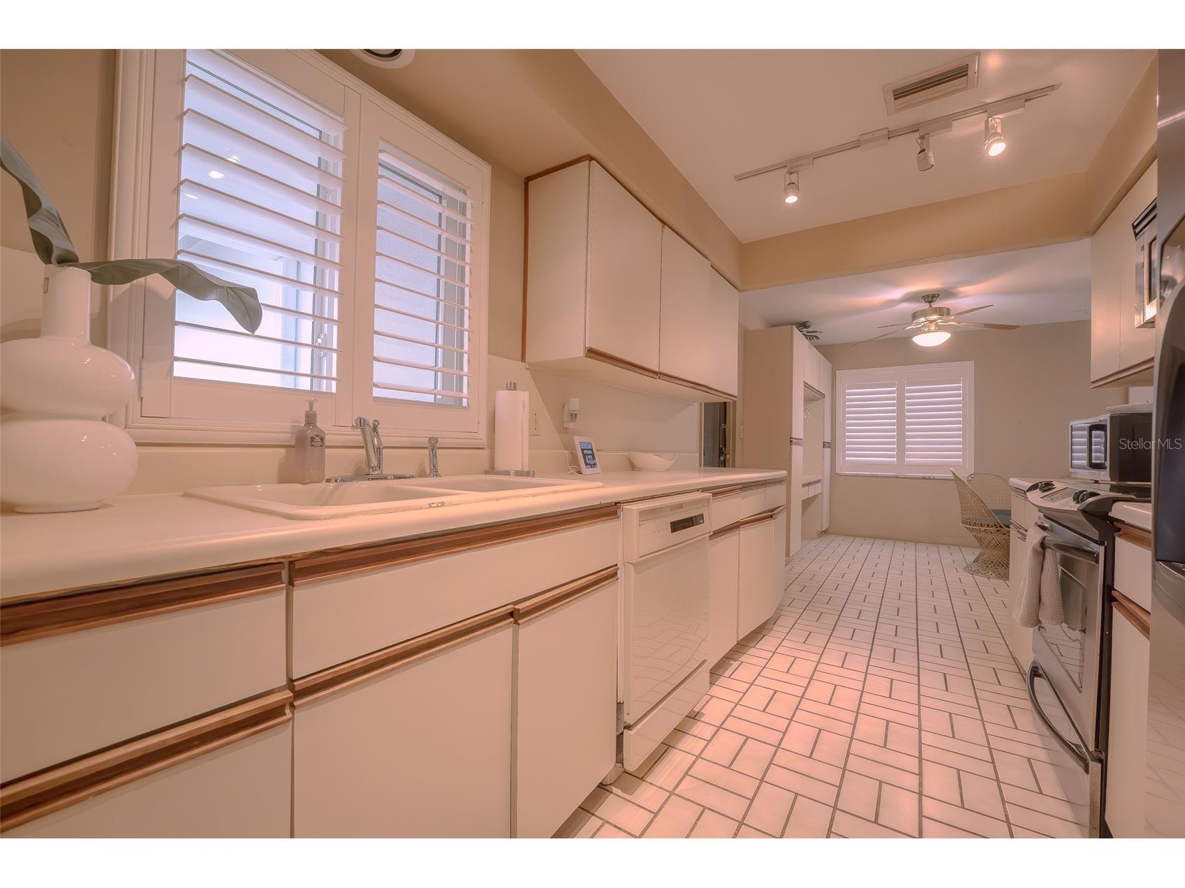 14001 Yacht Club Boulevard Seminole FL 33776 TB8464265 image12
