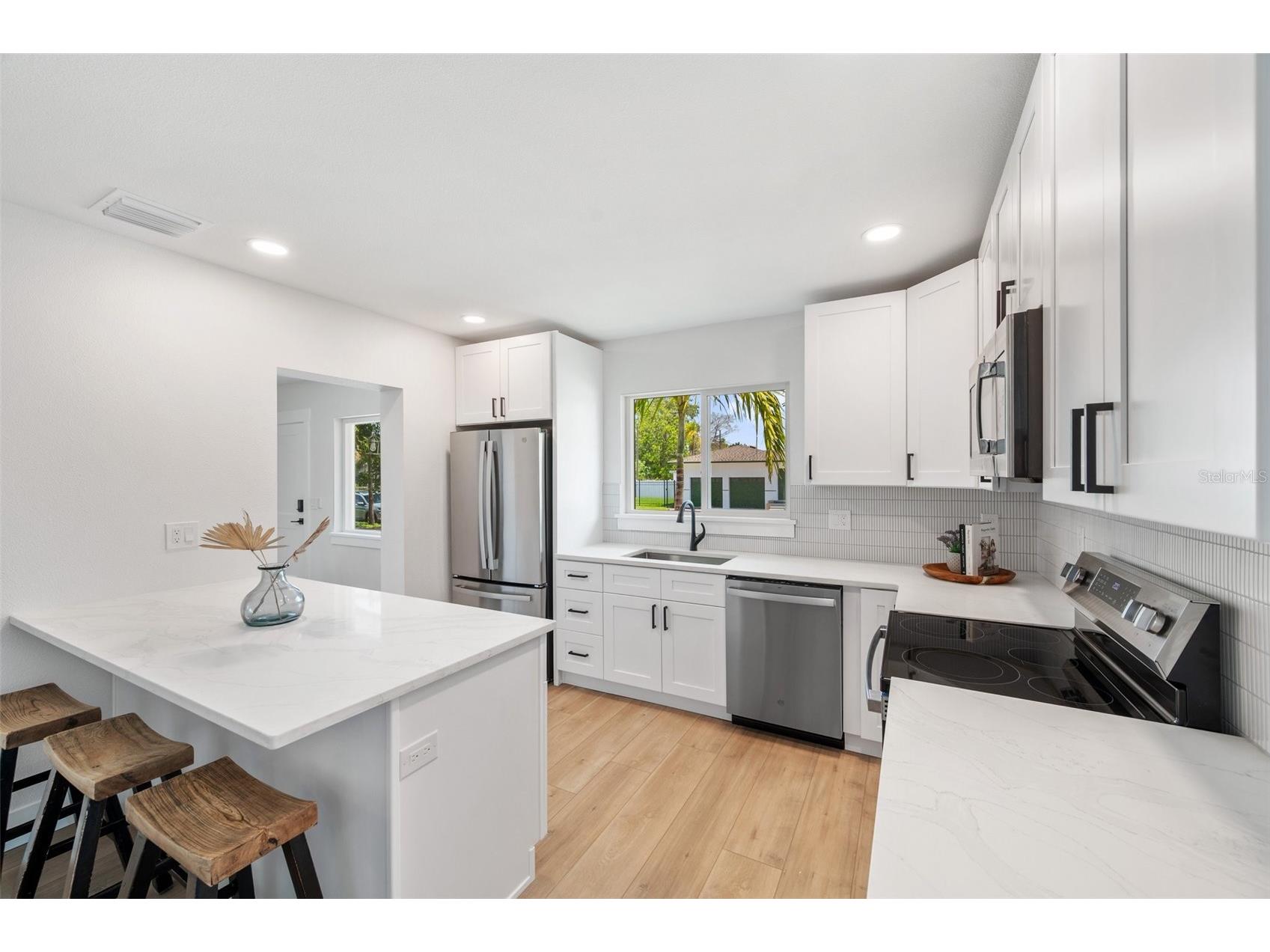 1401 49th Street N Saint Petersburg FL 33710 TB8515272 image2