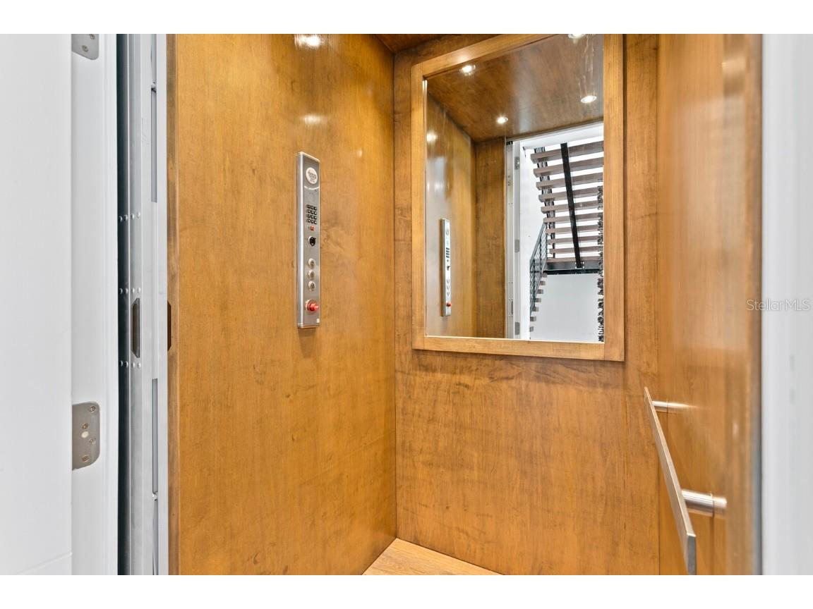 1401 Brightwaters Boulevard NE Saint Petersburg FL 33704 - TAMPA BAY TB8356659 image39