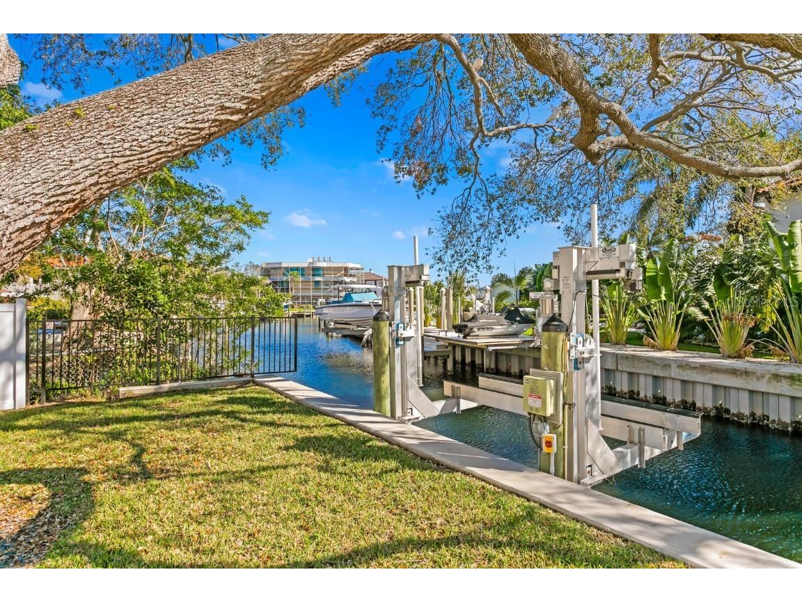 1401 Brightwaters Boulevard NE Saint Petersburg FL 33704 - TAMPA BAY TB8356659 image61