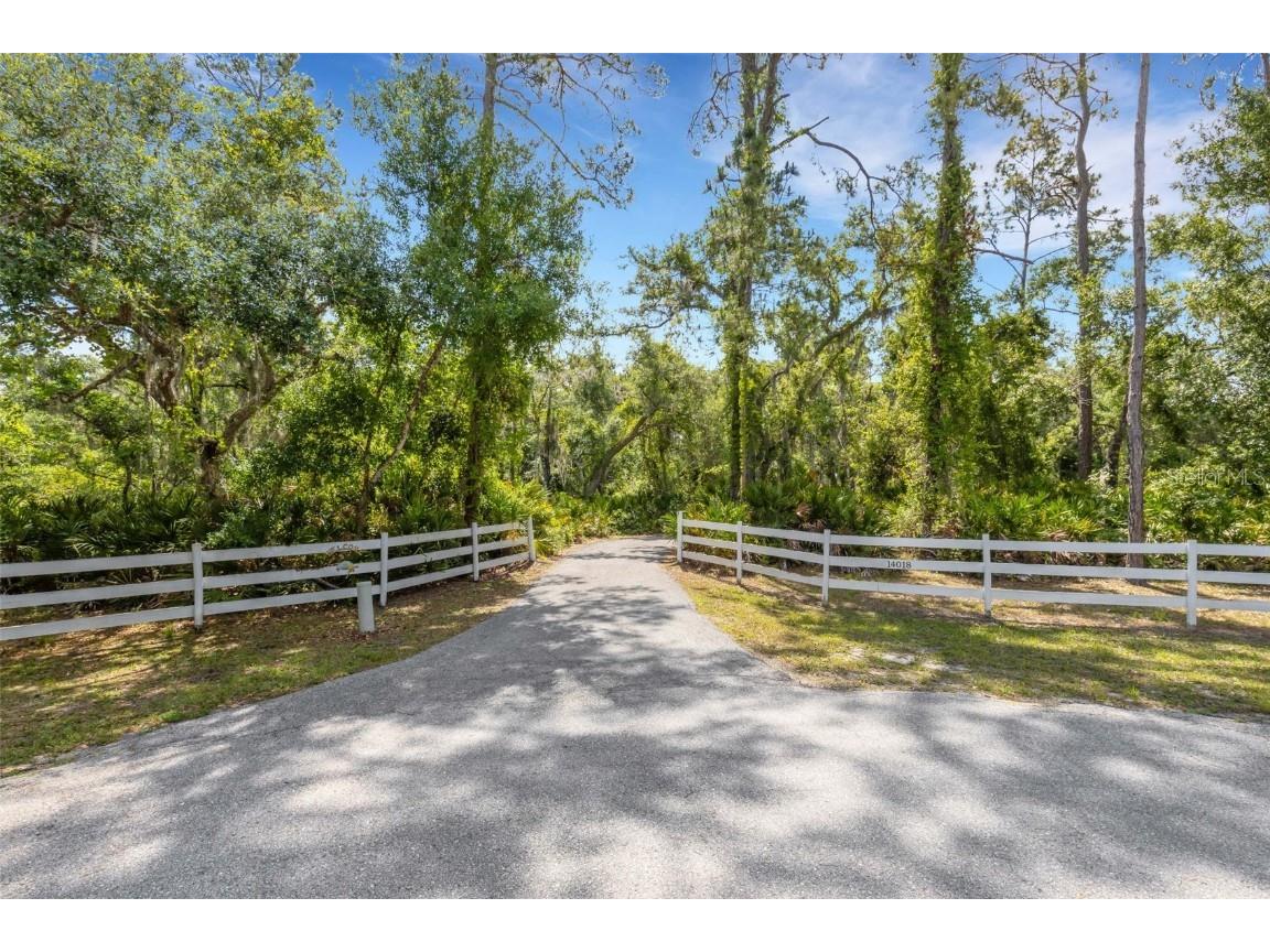 14018 Pine Woods Lane E Sarasota FL 34240 A4639078 image1