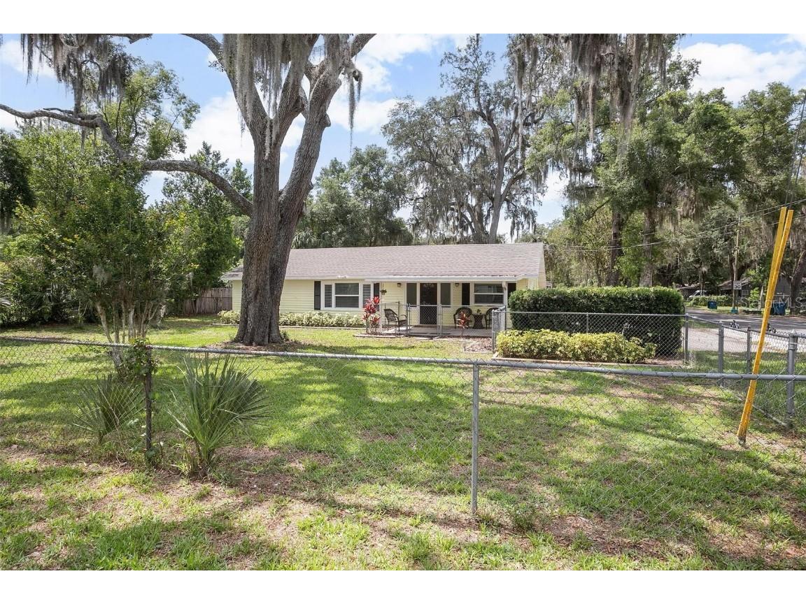 1402 E Voorhis Avenue Deland FL 32724 V4943013 image1