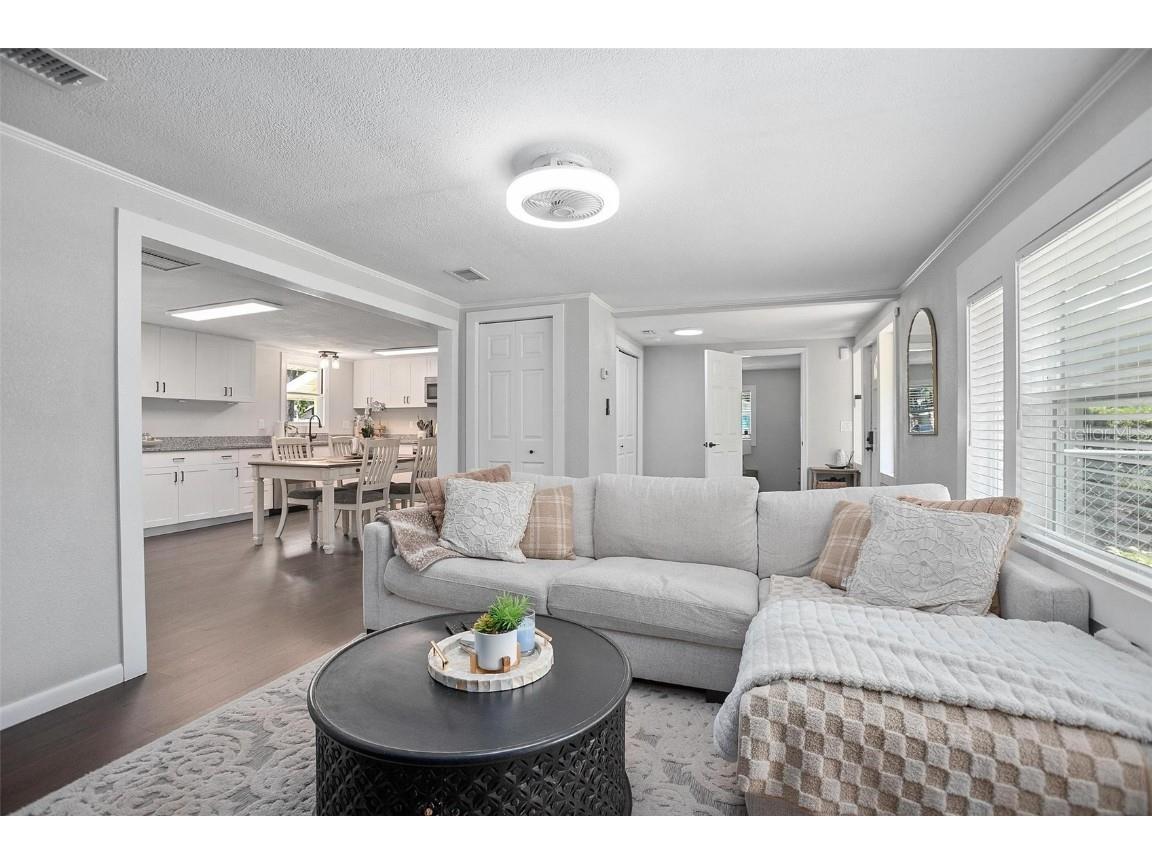 1402 E Voorhis Avenue Deland FL 32724 V4943013 image8