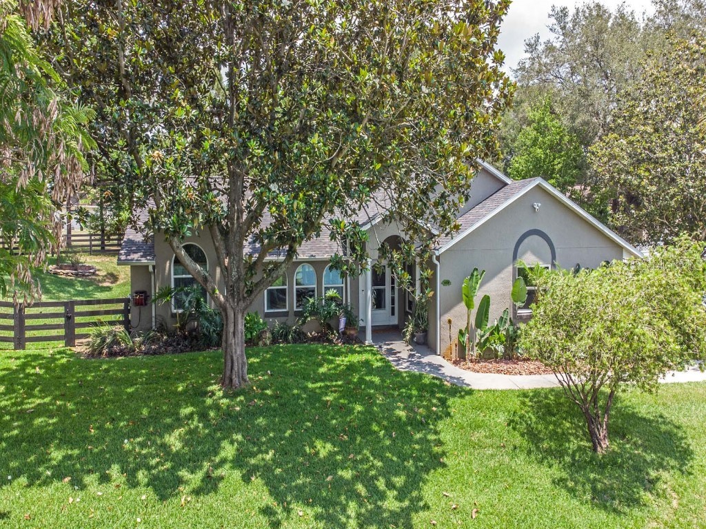 1403 Westmoreland Avenue Eustis FL 32726 - LAKE LOUISE G5068408 image1