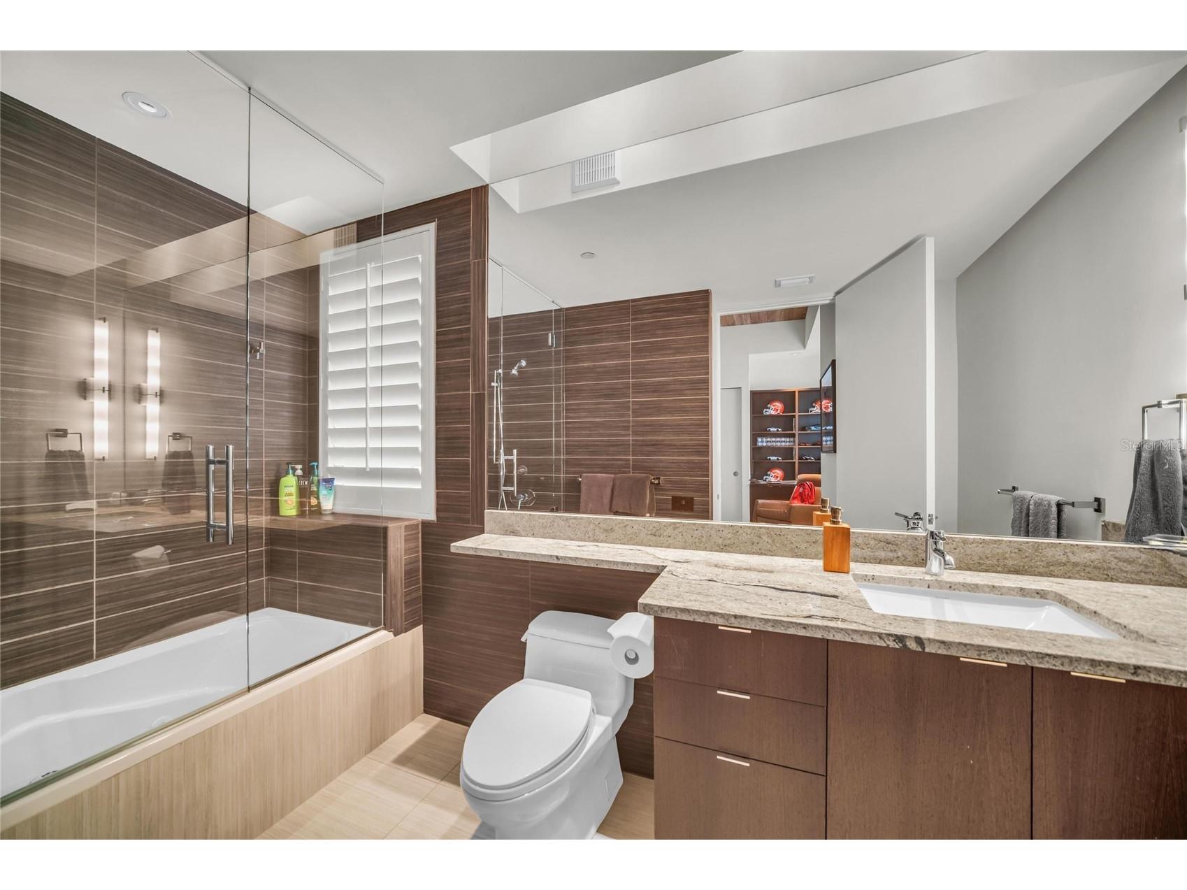 1404 Kenilworth Street Sarasota FL 34231 - SRQ BAY A4672697 image76
