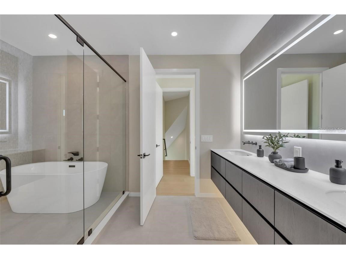 1406 Tangier Way Sarasota FL 34239 A4677512 image44