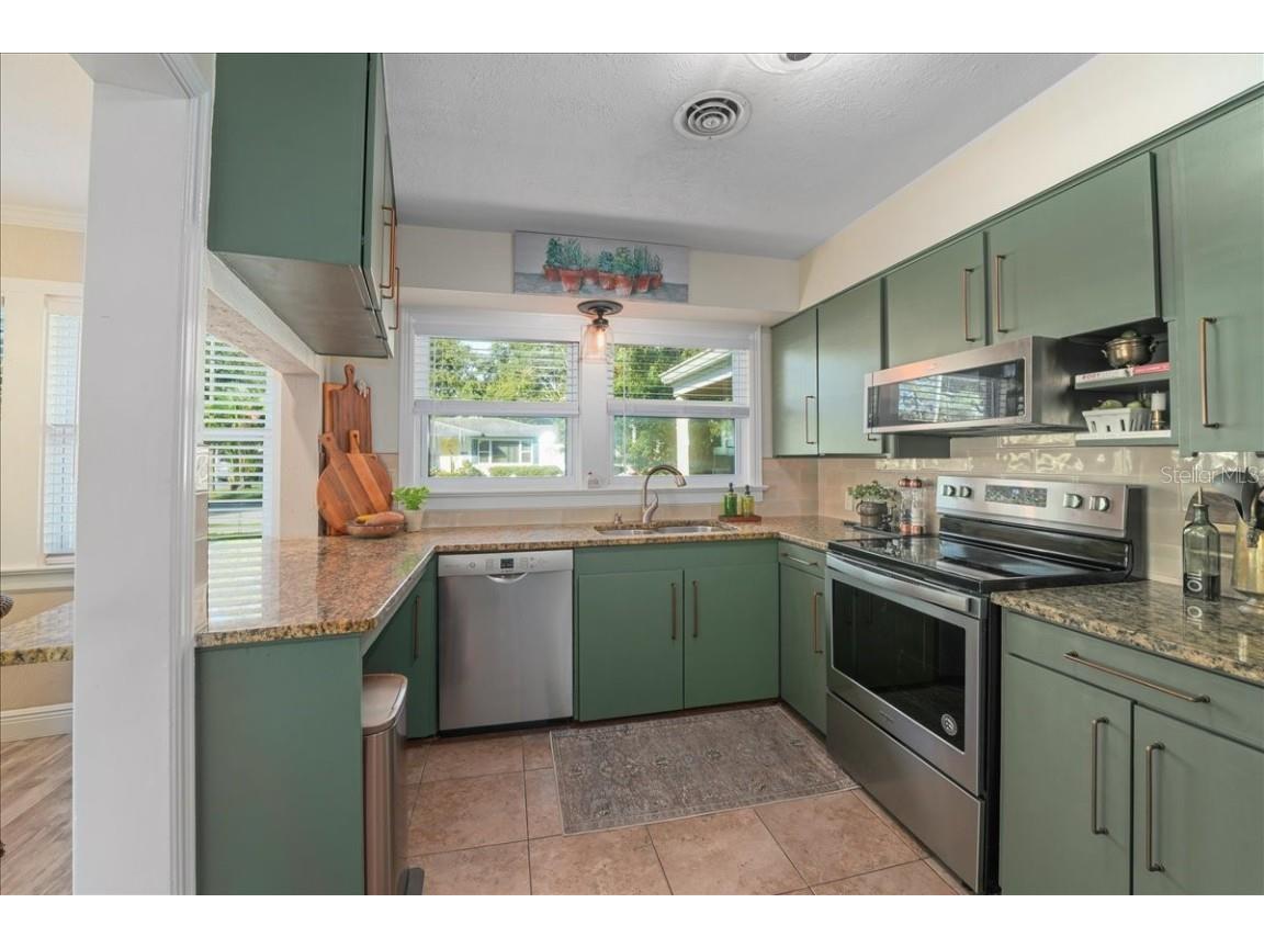 1407 21st Street W Bradenton FL 34205 - WARES CREEK A4671517 image12