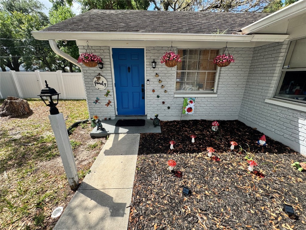 1407 College Park Lane Tampa FL 33612 TB8374932 image1