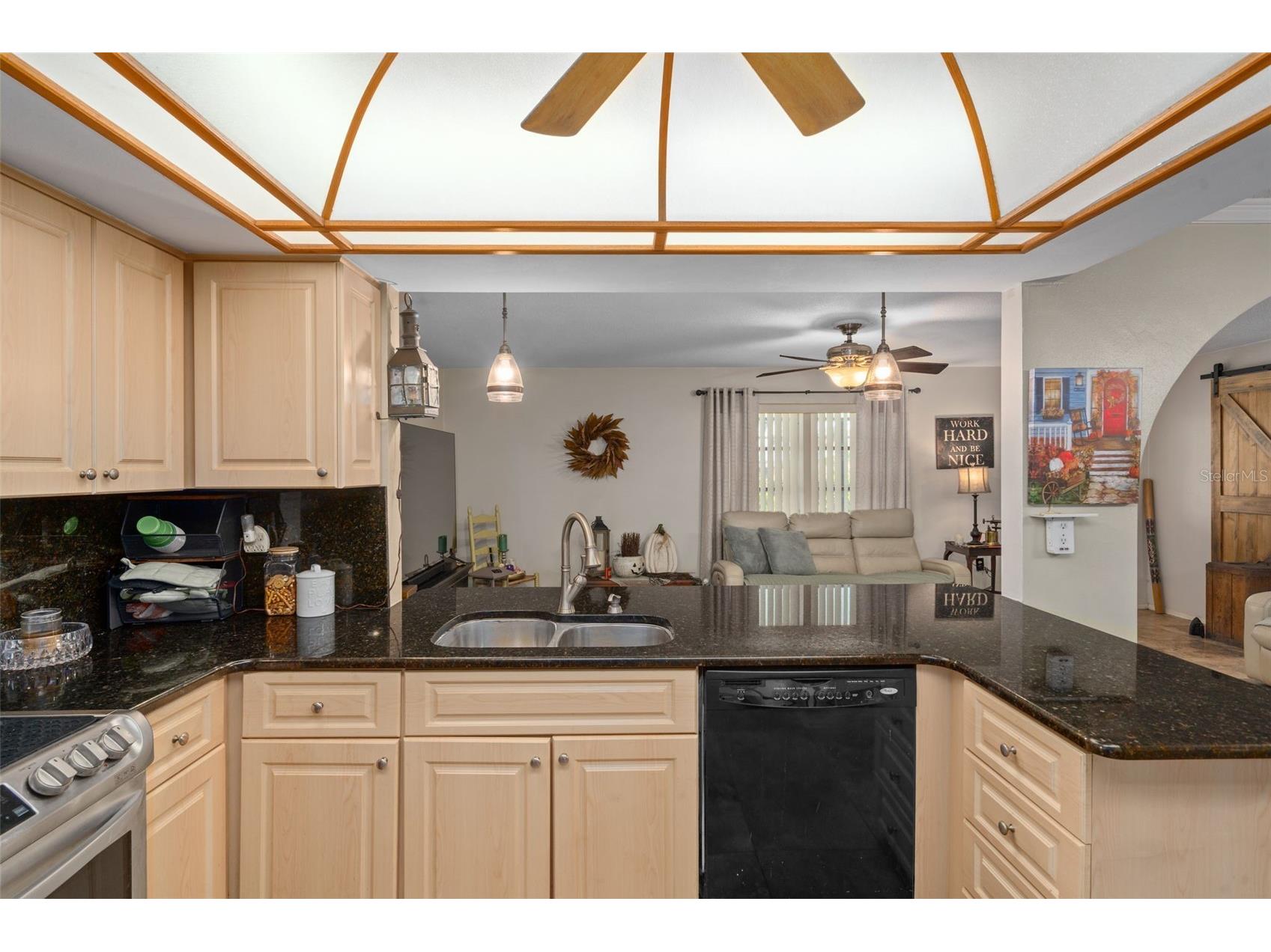 1407 Garden Avenue Tarpon Springs FL 34689 W7880144 image17