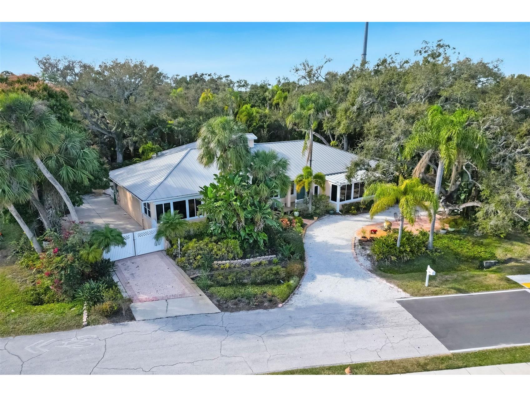 1407 N Bayshore Drive Safety Harbor FL 34695 - OLD TAMPA BAY TB8465072 image1