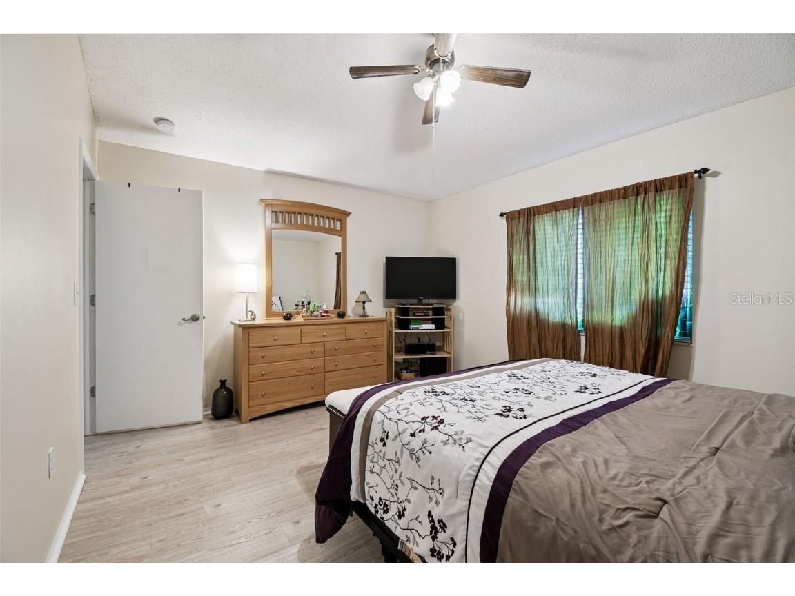 1407 Oakford Court Brandon FL 33511 A4671070 image32