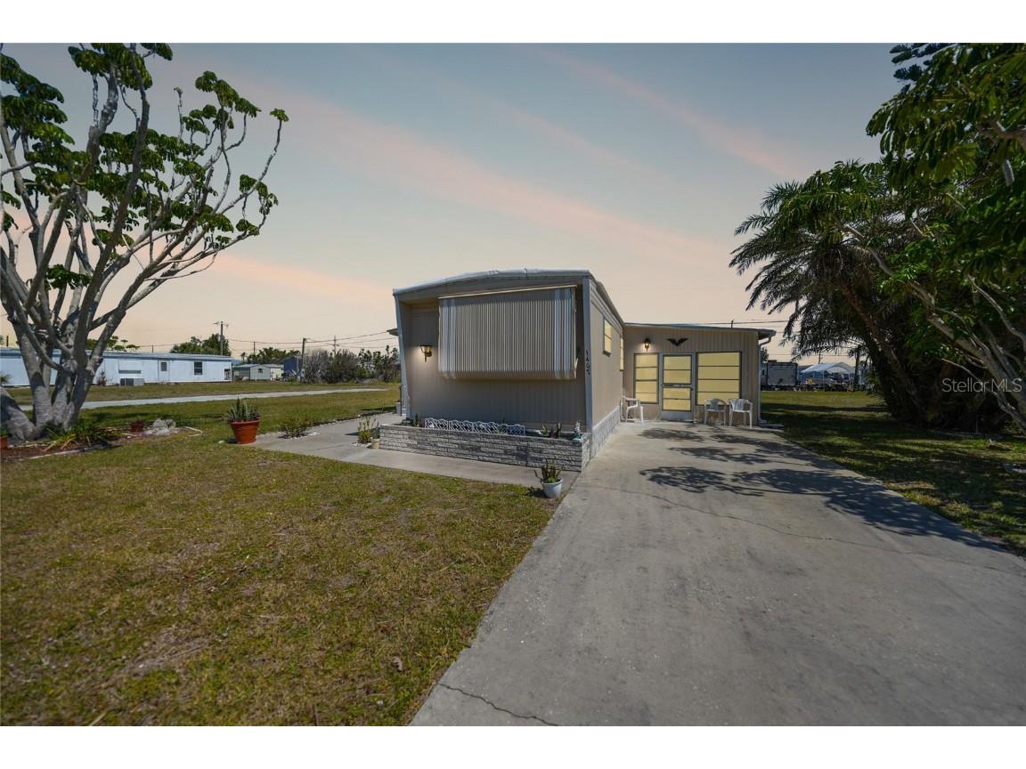 1407 Seagull Drive Englewood FL 34224 D6141326 image1