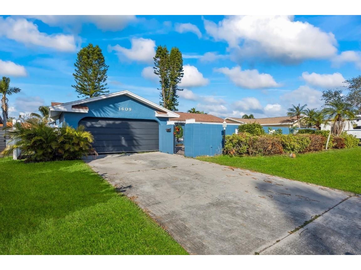 1409 NE 49th Avenue NE Saint Petersburg FL 33703 TB8329678 image1