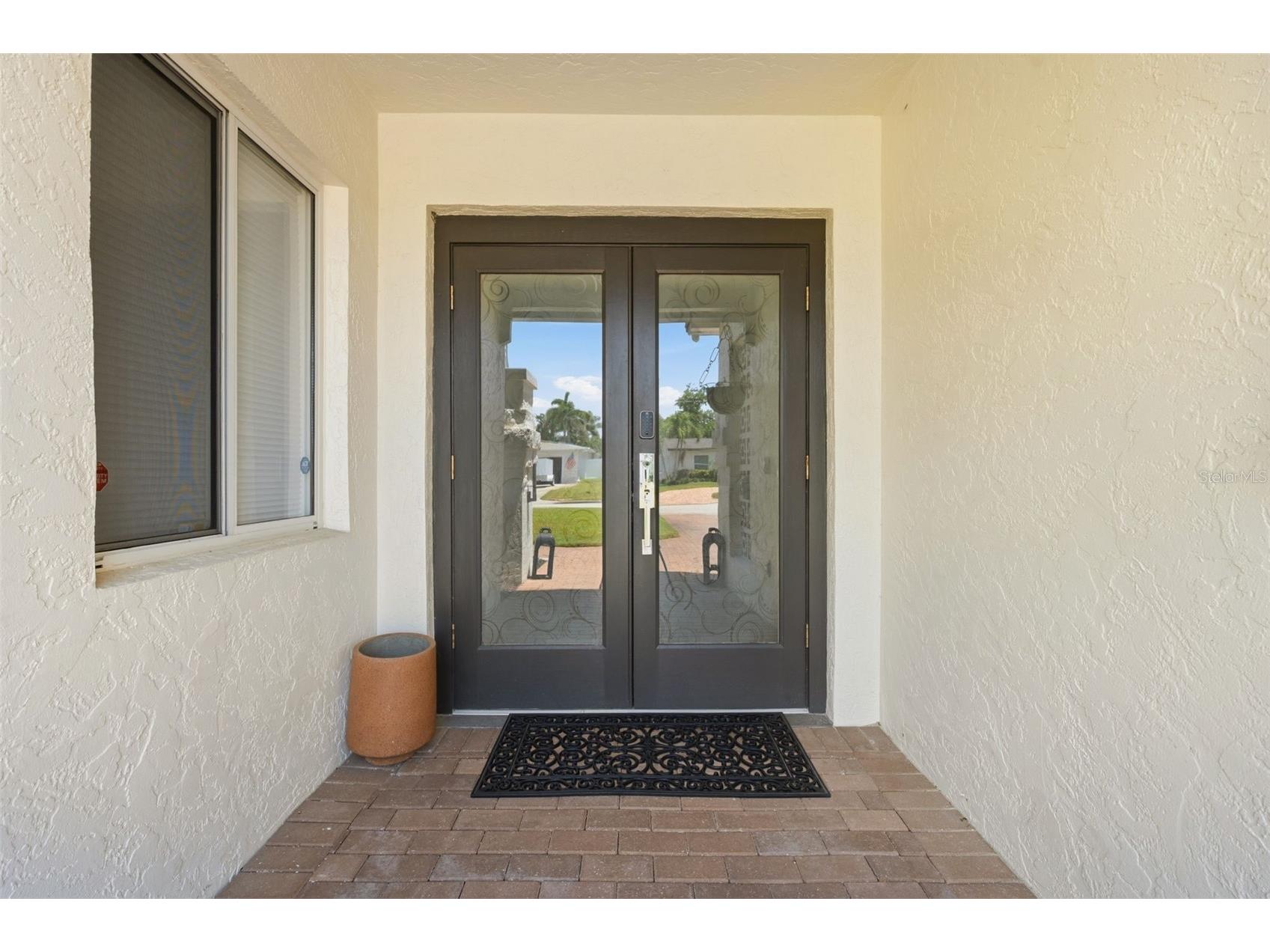 141 Giralda Boulevard NE Saint Petersburg FL 33704 TB8521654 image2
