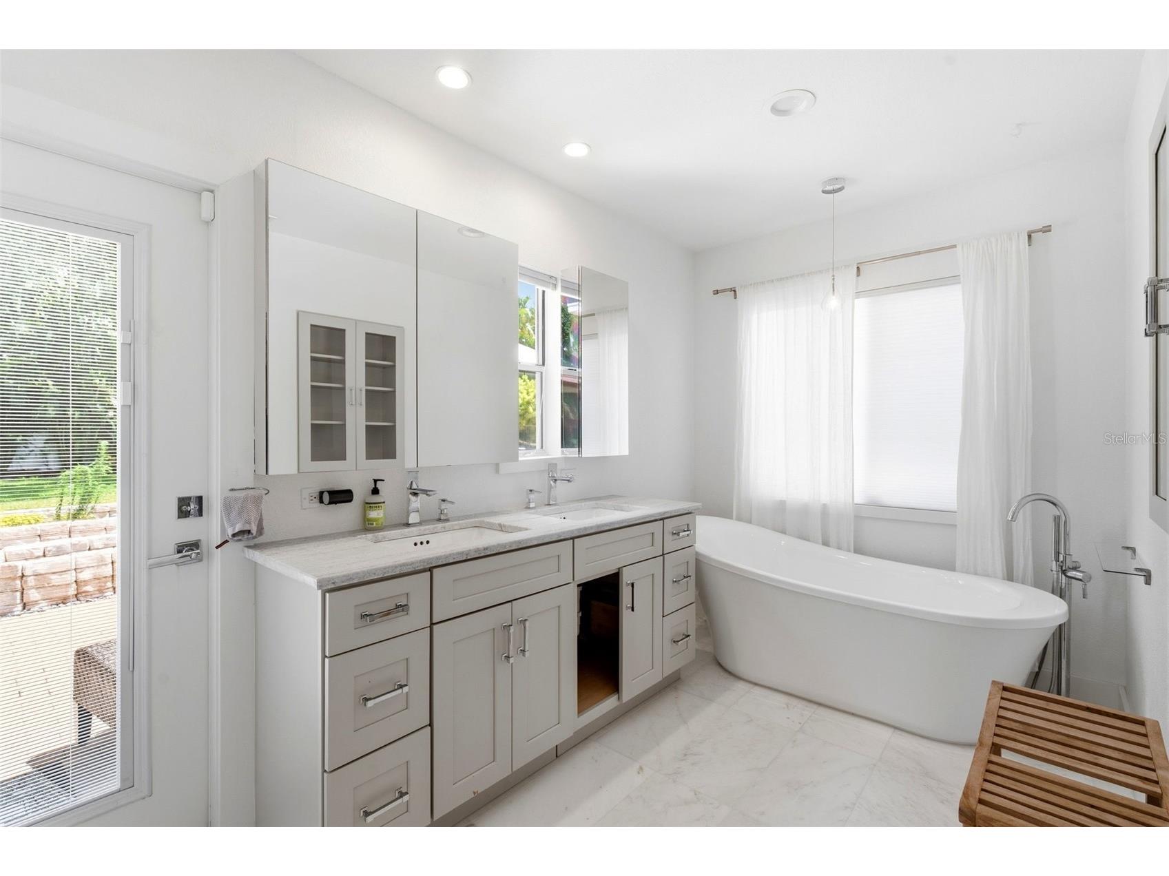 141 Giralda Boulevard NE Saint Petersburg FL 33704 TB8521654 image23