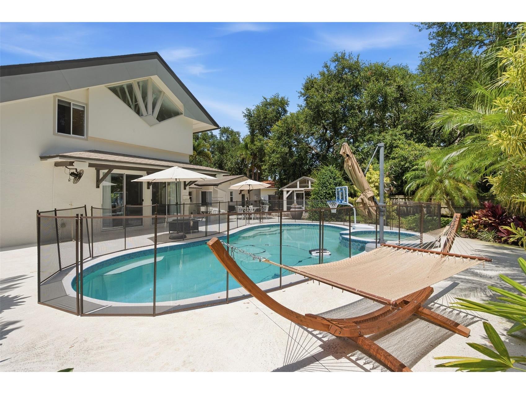 141 Giralda Boulevard NE Saint Petersburg FL 33704 TB8521654 image55