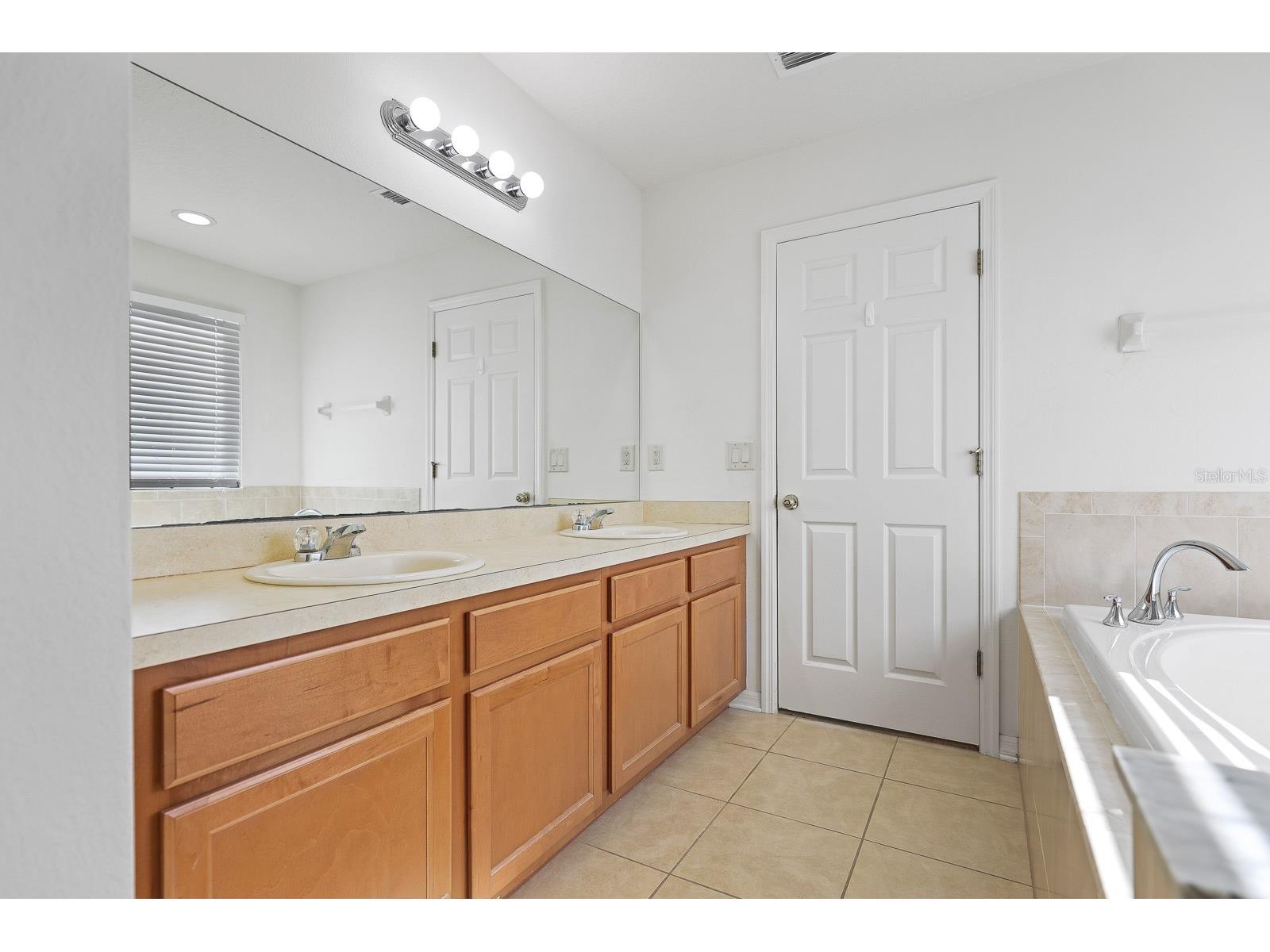 1411 Main Street Valrico FL 33594 TB8454257 image24