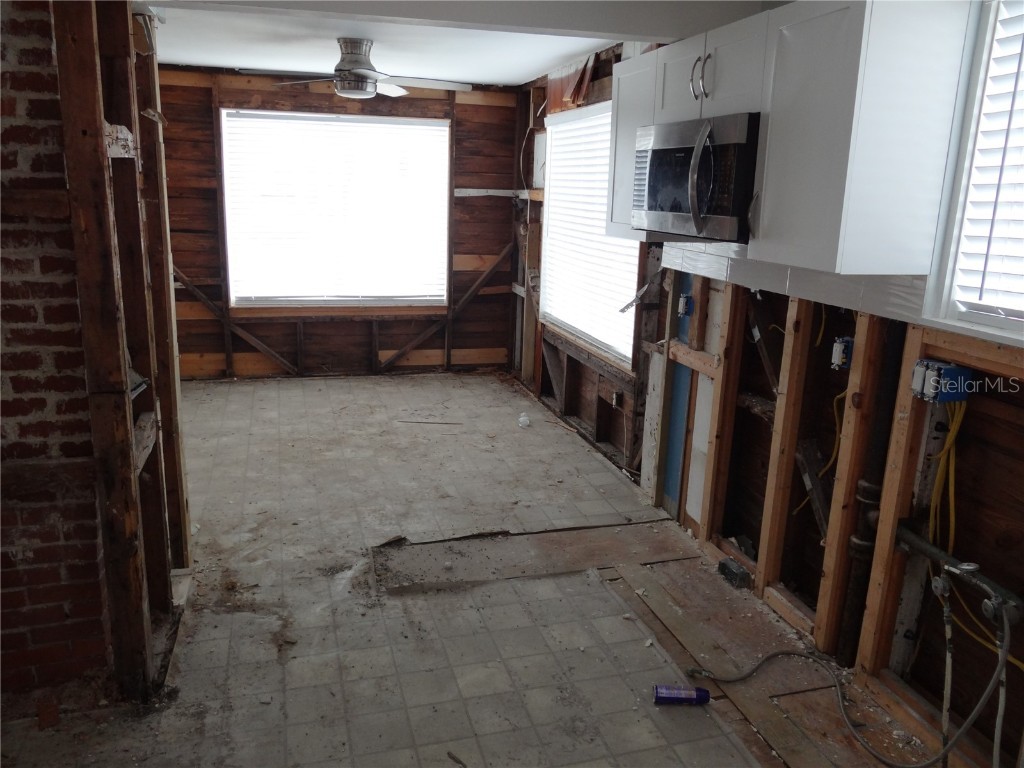 14117 Palm Street Madeira Beach FL 33708 TB8454591 image4