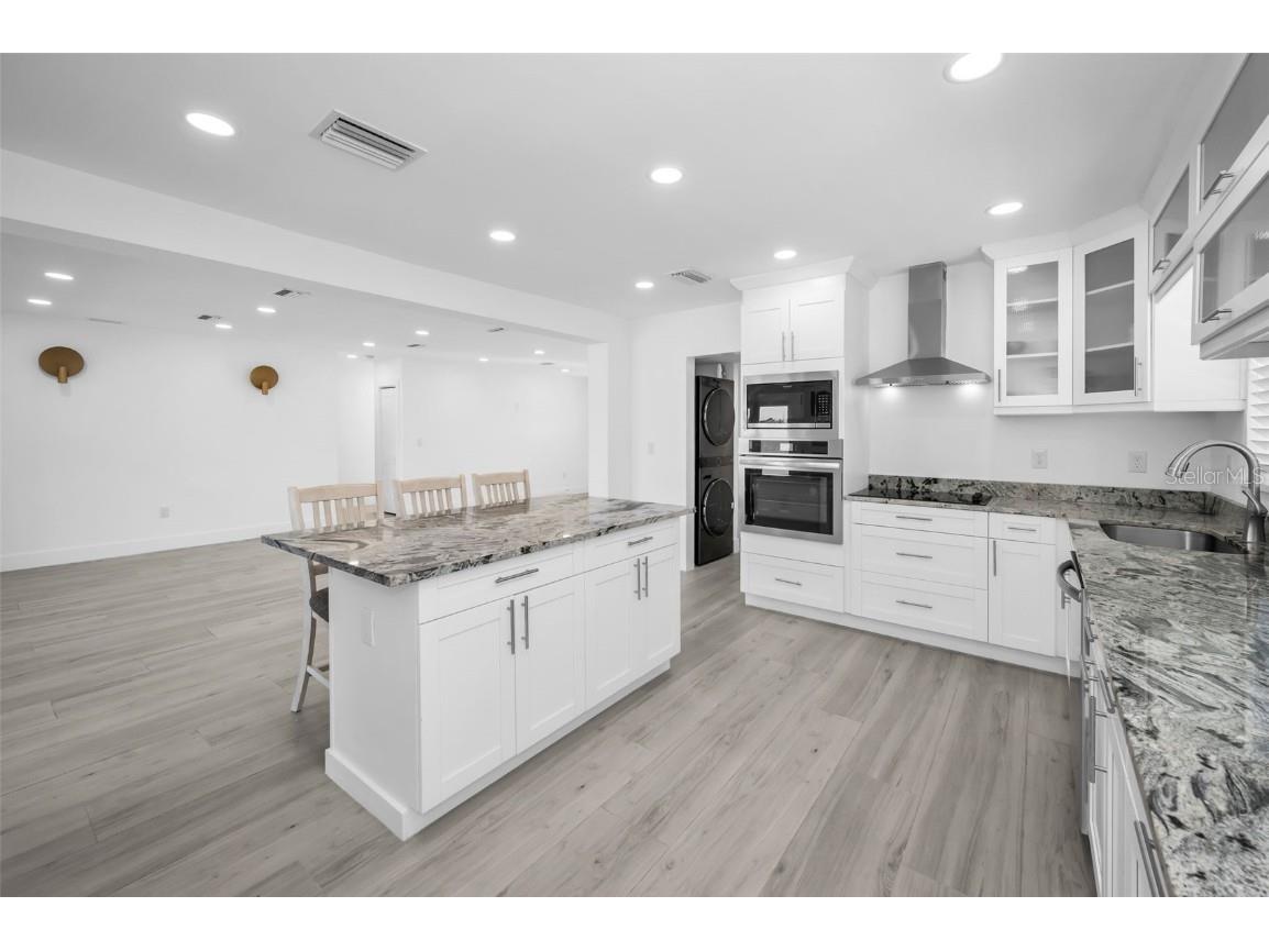 14125 N Bayshore Drive Madeira Beach FL 33708 TB8438525 image3