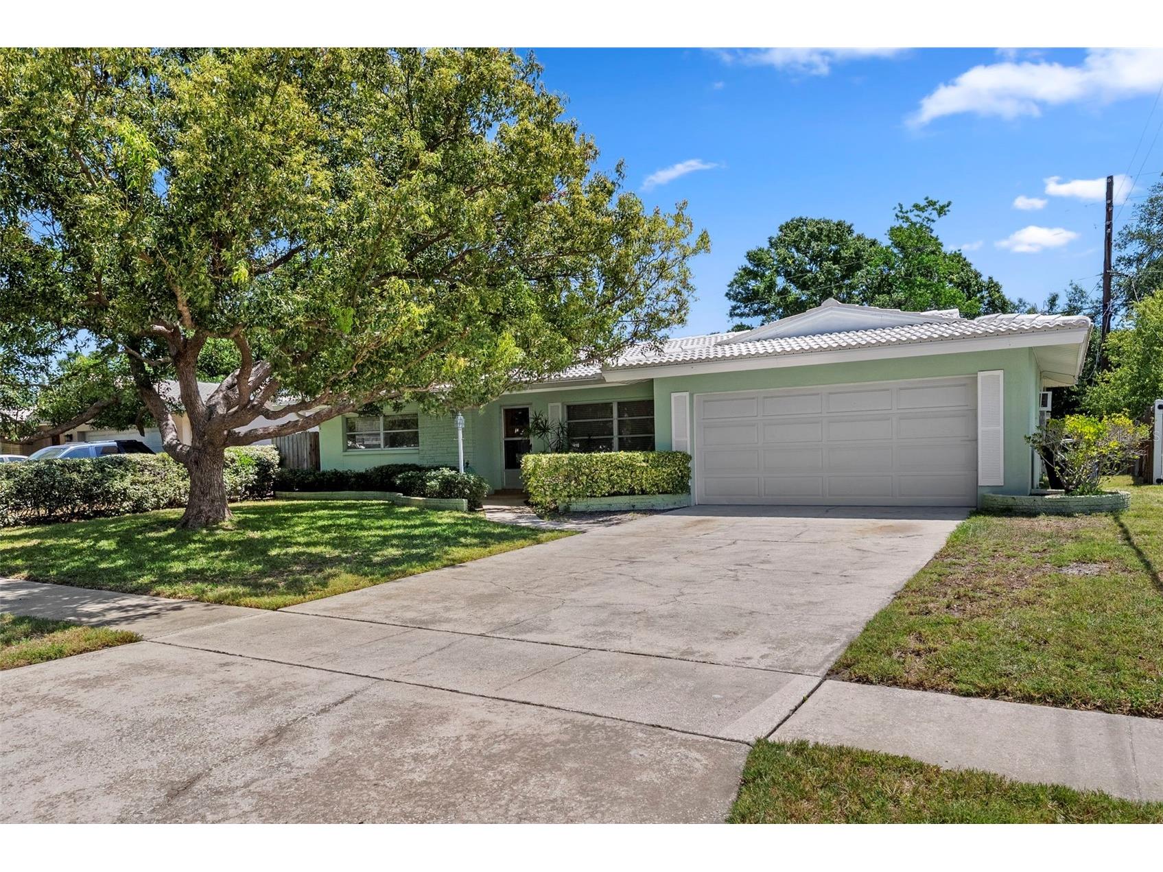 1413 Embassy Drive Clearwater FL 33764 - ALLEN CREEK TB8503509 image1