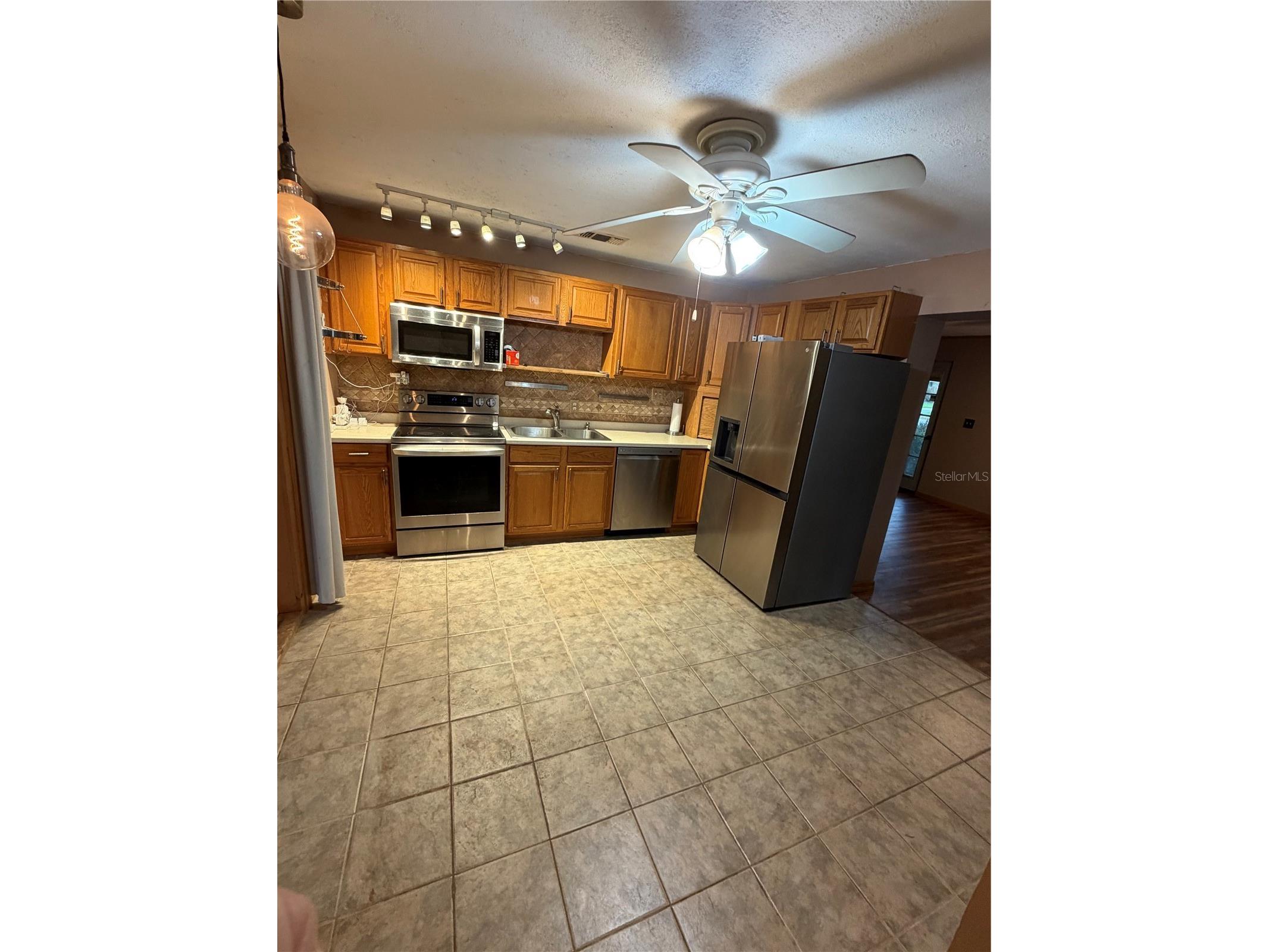 1413 Orange Avenue Tavares FL 32778 - LAKE EUSTIS G5109537 image9