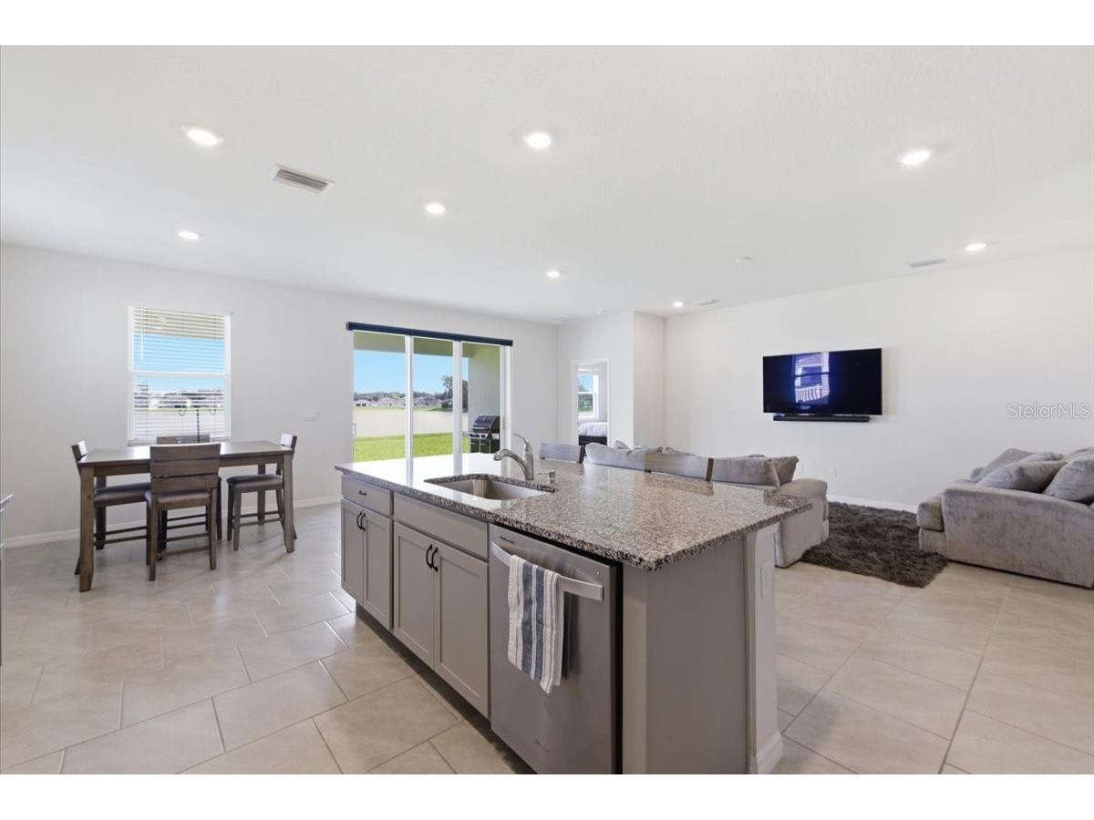 1413 Tropical Oasis Avenue Plant City FL 33565 TB8516751 image8