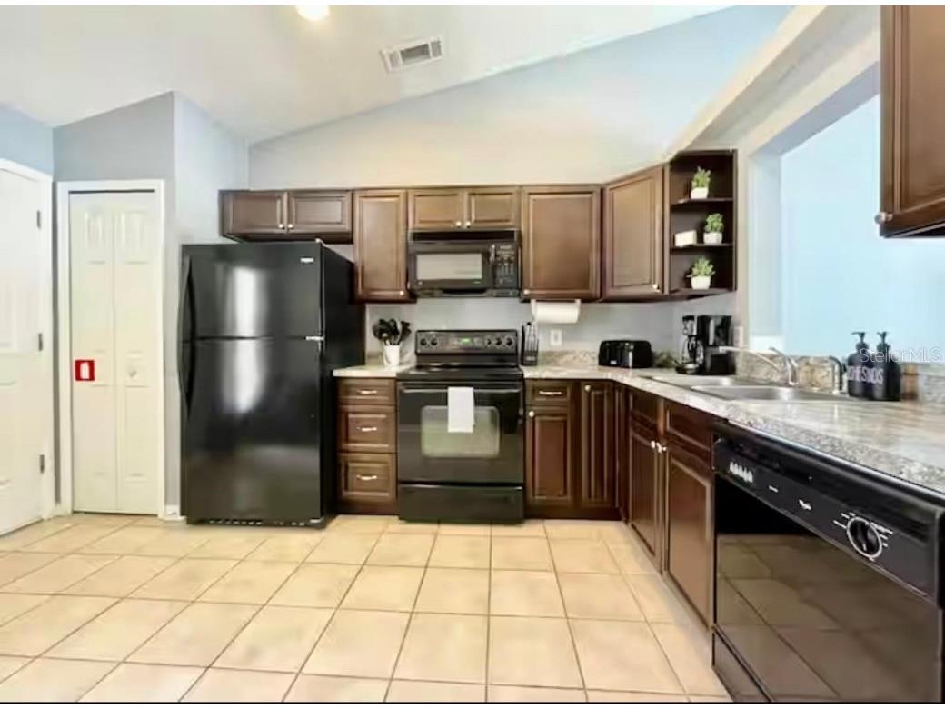 142 Glasgow Court Davenport FL 33897 S5133882 image3