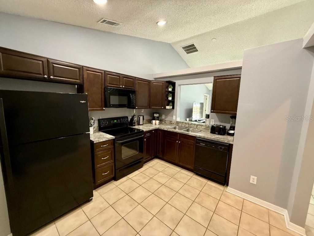 142 Glasgow Court Davenport FL 33897 S5133882 image4