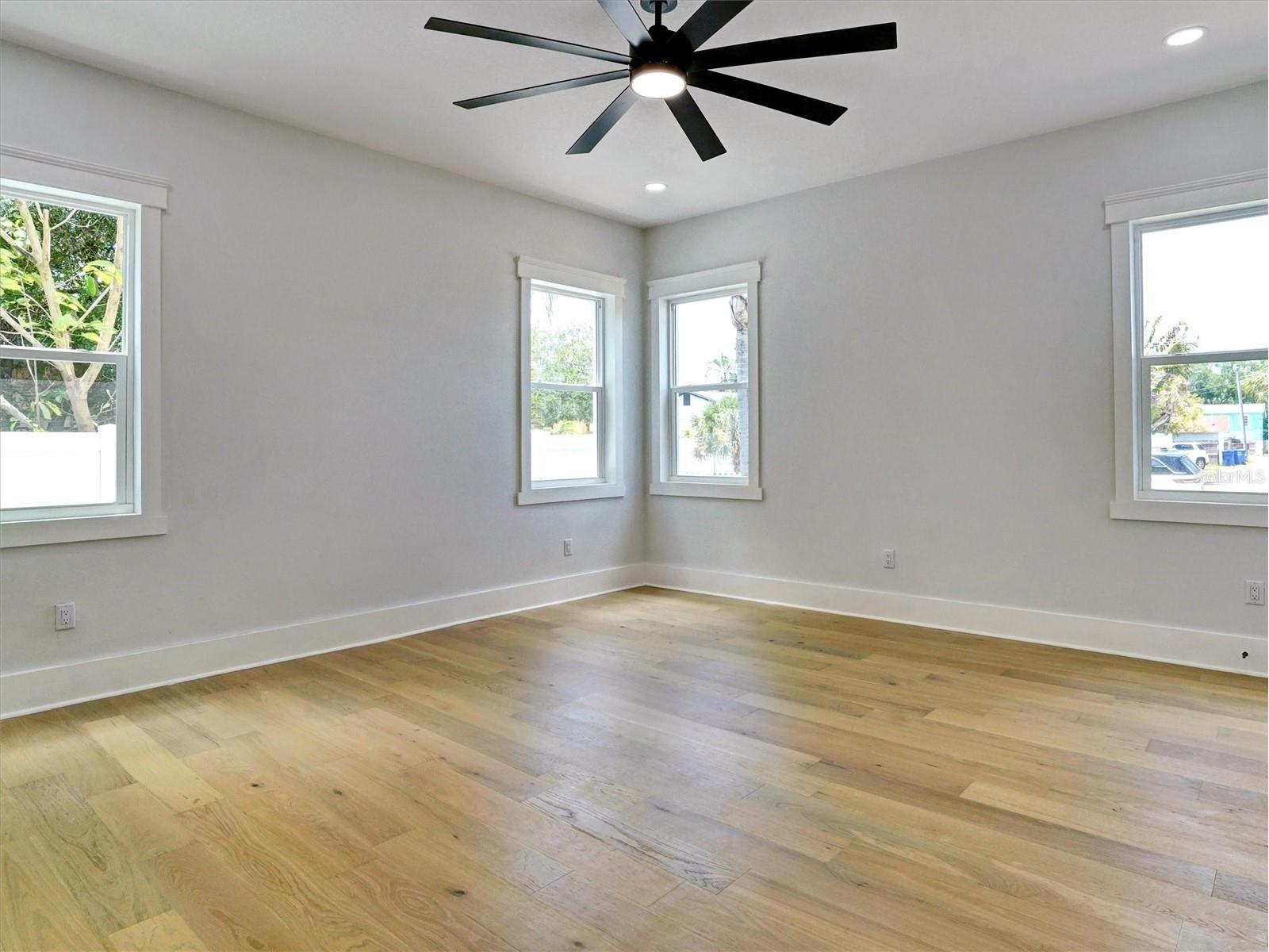 1420 36th Avenue N Saint Petersburg FL 33704 TB8506881 image25