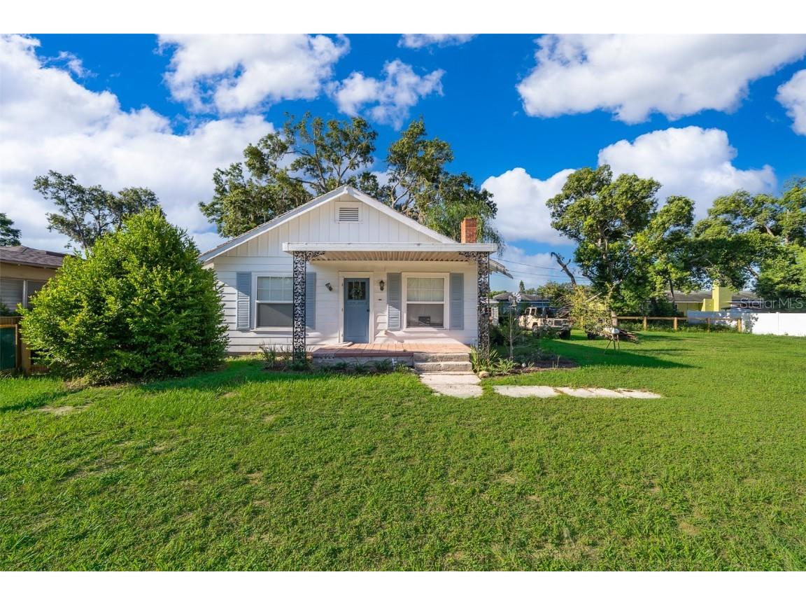 1420 E Lakeview Avenue, Eustis, FL, 32726 | MLS: O6331317 | Edina Realty