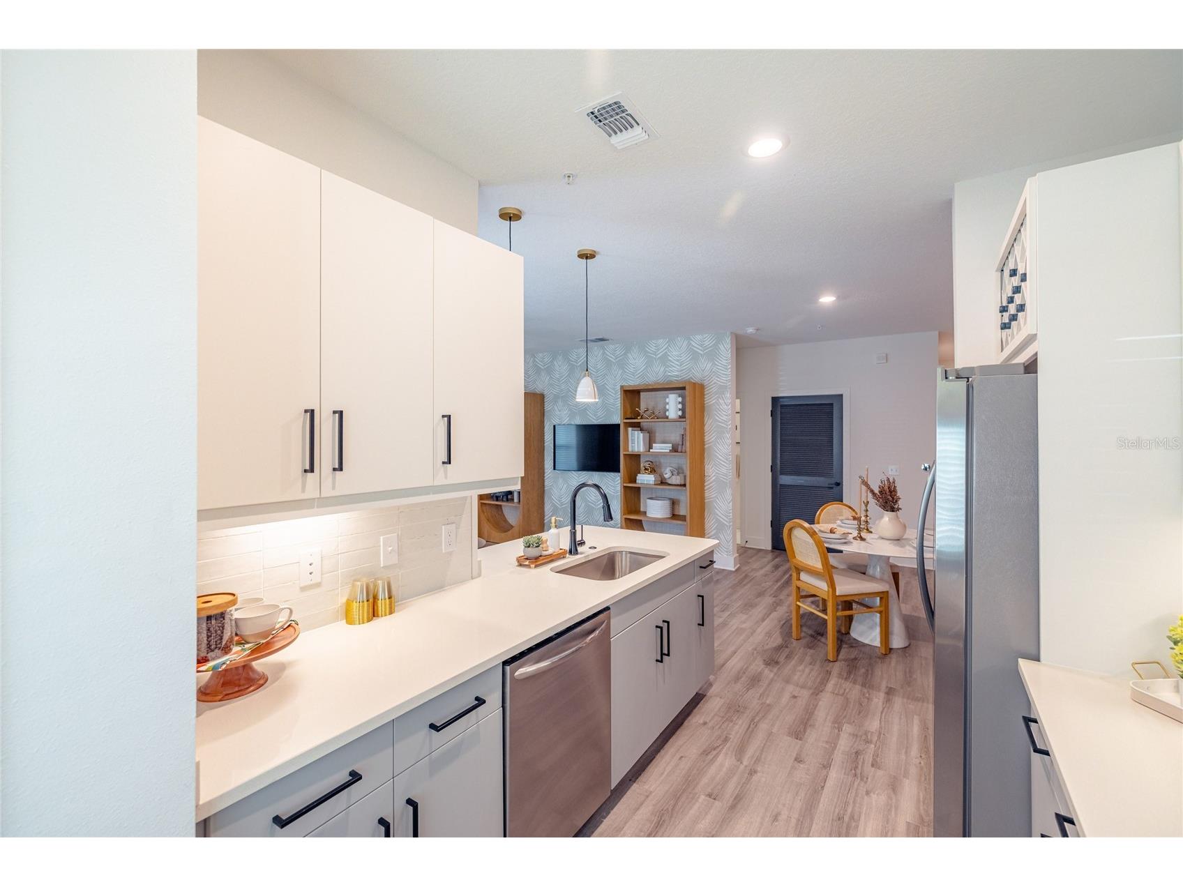 1420 Lakefront Drive #1208 Sarasota FL 34240 A4638384 image3
