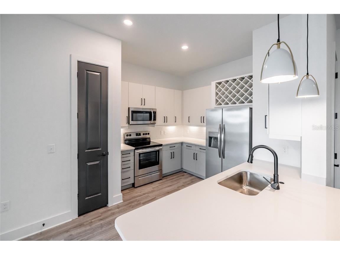 1420 Lakefront Drive #3313 Sarasota FL 34240 A4638383 image3