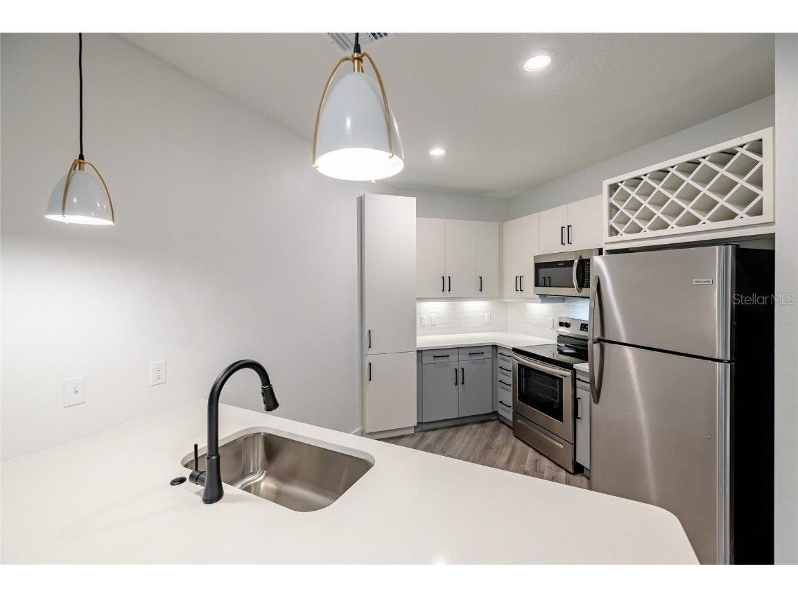 1420 Lakefront Drive #3107 Sarasota FL 34240 A4638375 image3