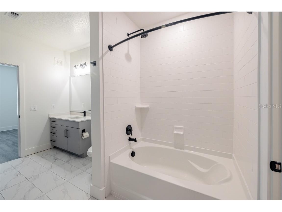 1420 Lakefront Drive #6213 Sarasota FL 34240 A4638377 image22