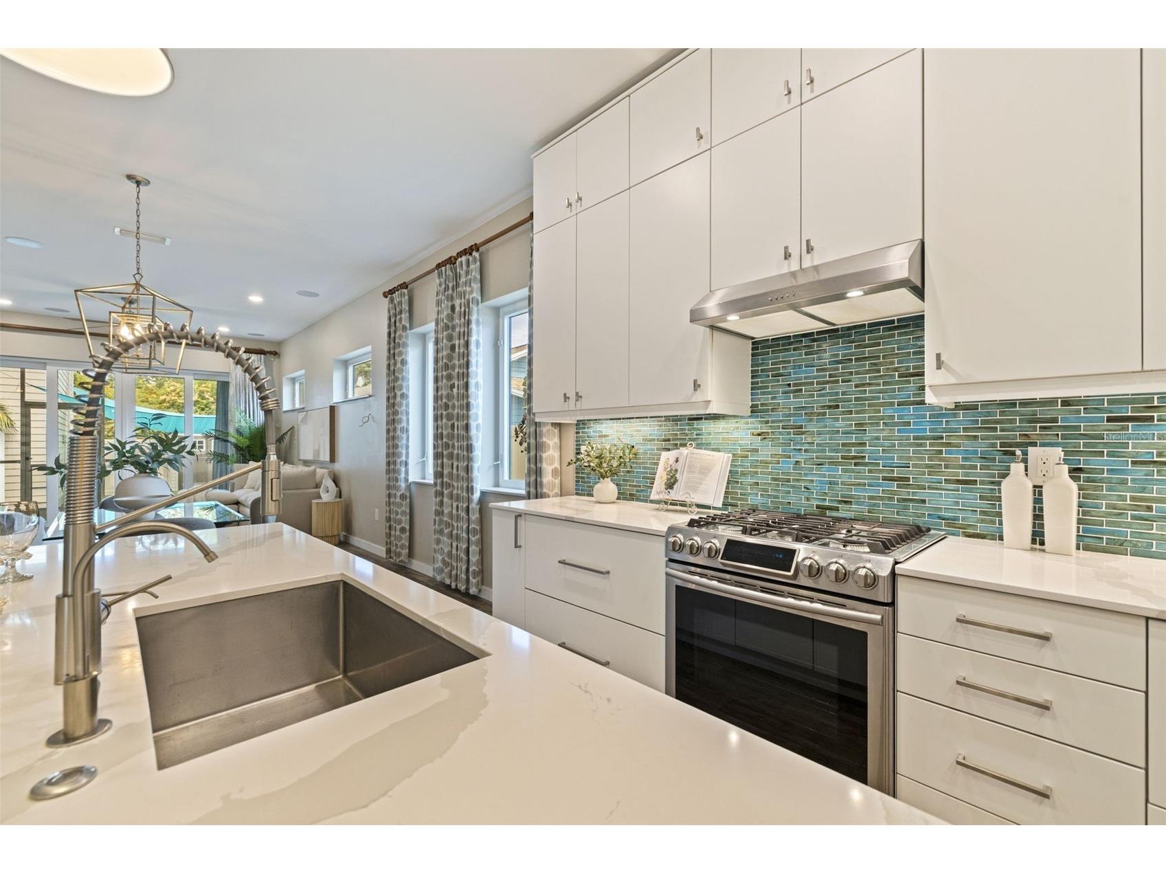 1421 14th Street N Saint Petersburg FL 33704 A4696379 image7