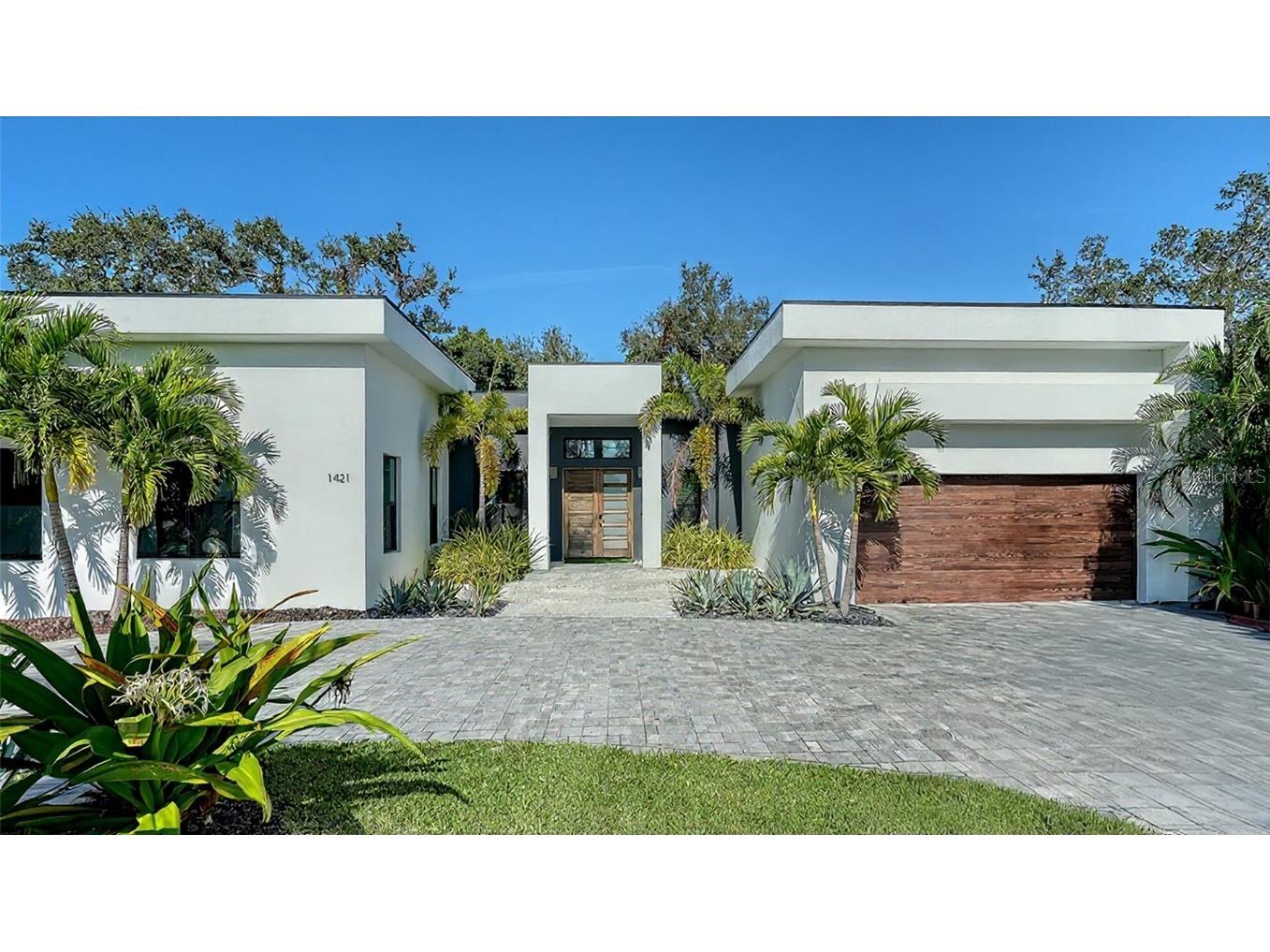 1421 N Lake Shore Drive Sarasota FL 34231 A4674749 image1