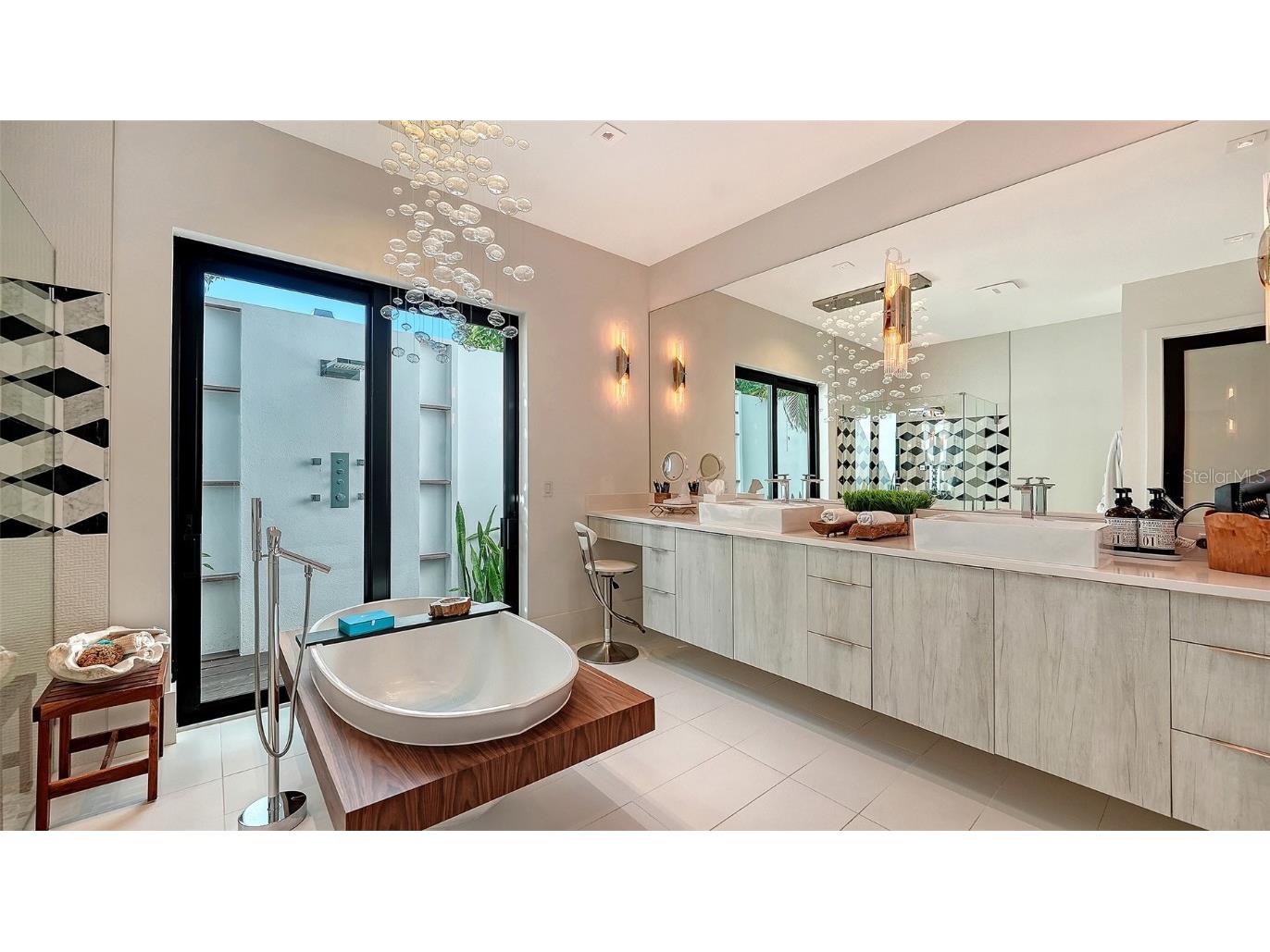 1421 N Lake Shore Drive Sarasota FL 34231 A4674749 image16