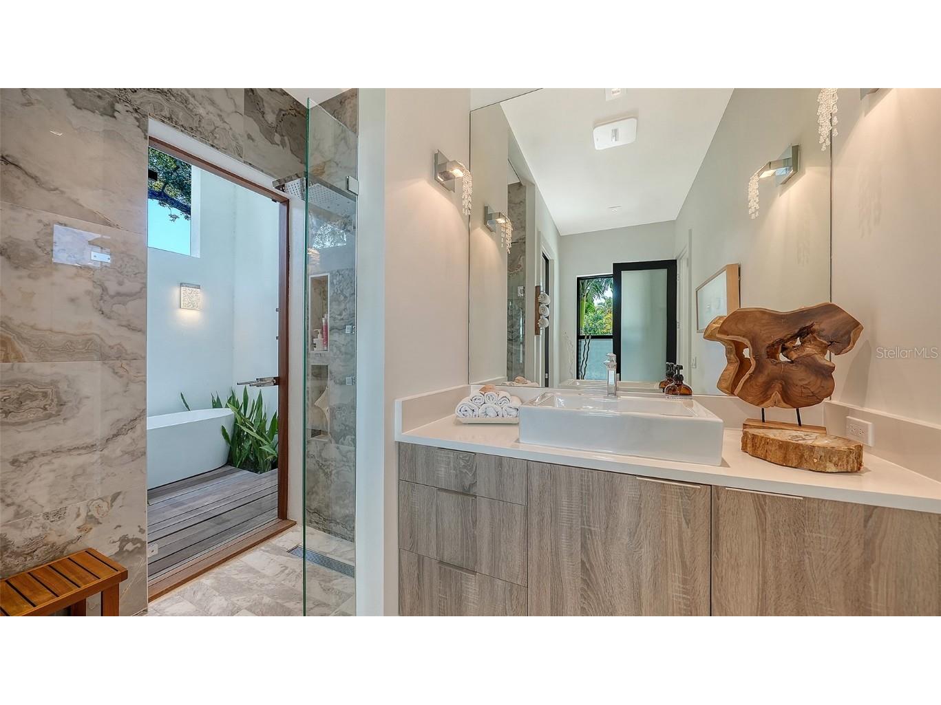 1421 N Lake Shore Drive Sarasota FL 34231 A4674749 image19