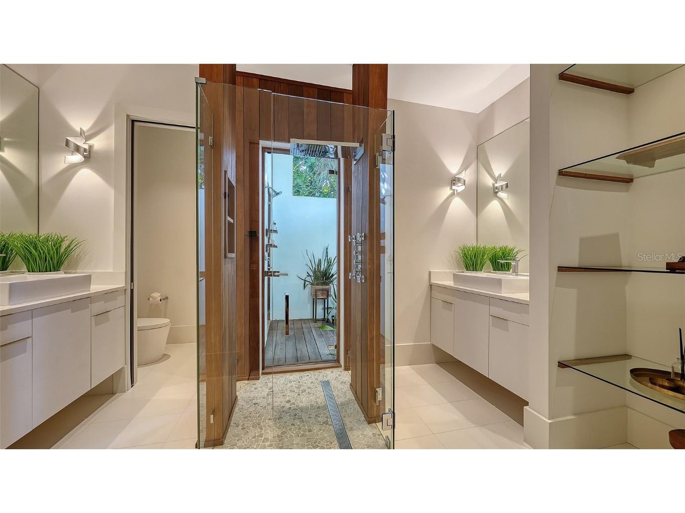 1421 N Lake Shore Drive Sarasota FL 34231 A4674749 image21