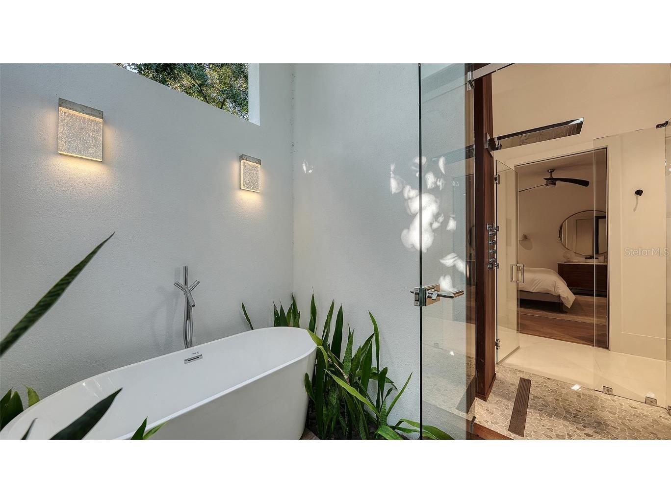 1421 N Lake Shore Drive Sarasota FL 34231 A4674749 image22