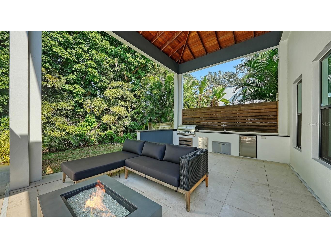 1421 N Lake Shore Drive Sarasota FL 34231 A4674749 image23