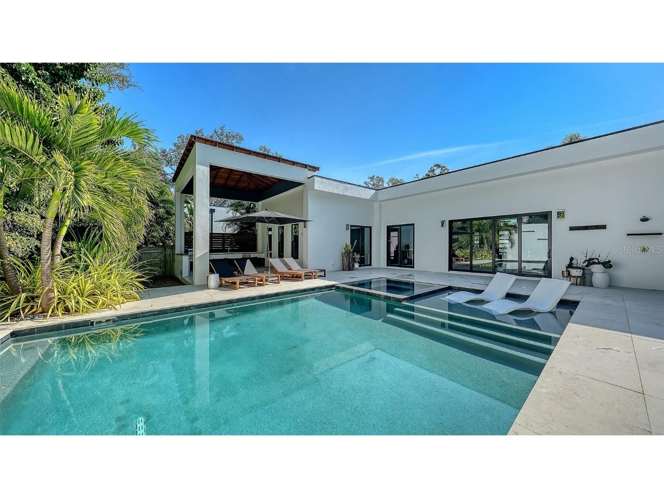 1421 N Lake Shore Drive Sarasota FL 34231 A4674749 image25