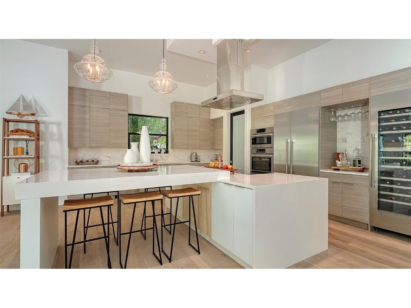 1421 N Lake Shore Drive Sarasota FL 34231 A4674749 image5