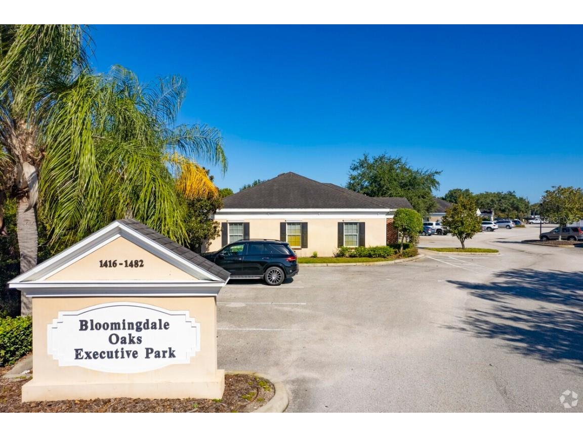 1422 Bloomingdale Avenue Valrico FL 33596 TB8408890 image2