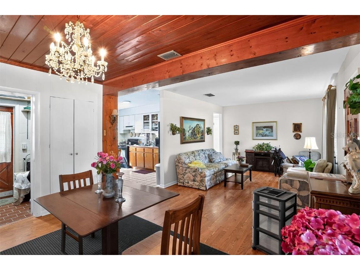 1422 W Bogie Drive Tampa FL 33612 O6354163 image10