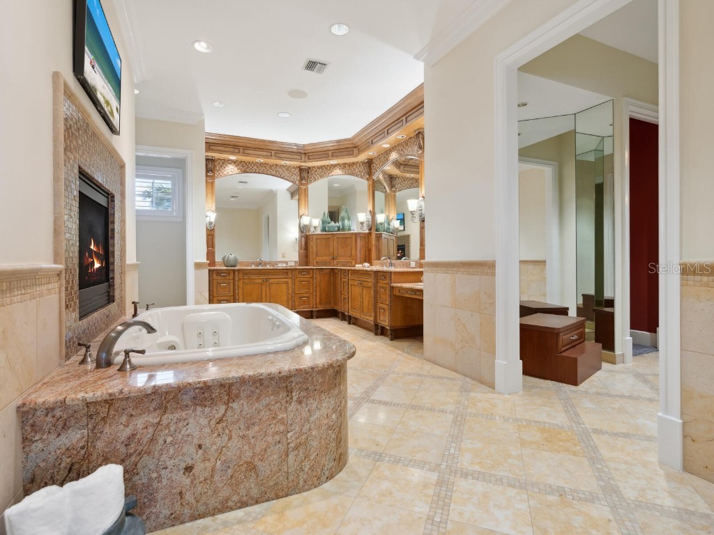 1423 & 1435 Hillview Drive Sarasota FL 34239 - SARASOTA BAY A4653958 image42