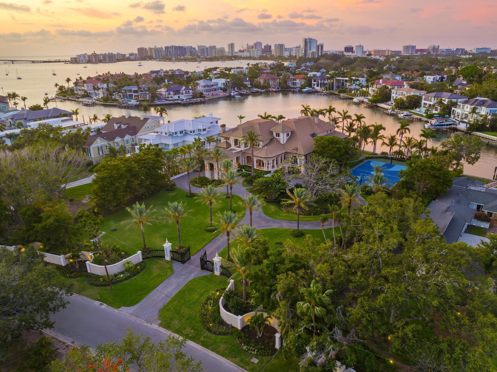 1423 Hillview Drive Sarasota FL 34239 - SARASOTA BAY A4686188 image1